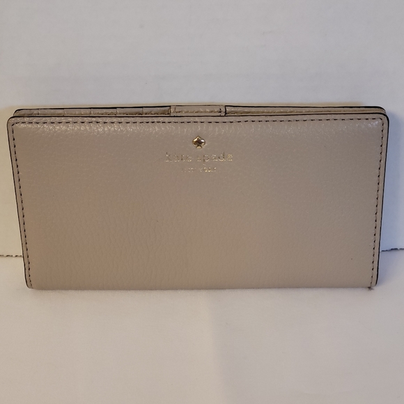 Kate Spade Bifold Wallet Beige Pebbled Leather - Picture 3 of 10